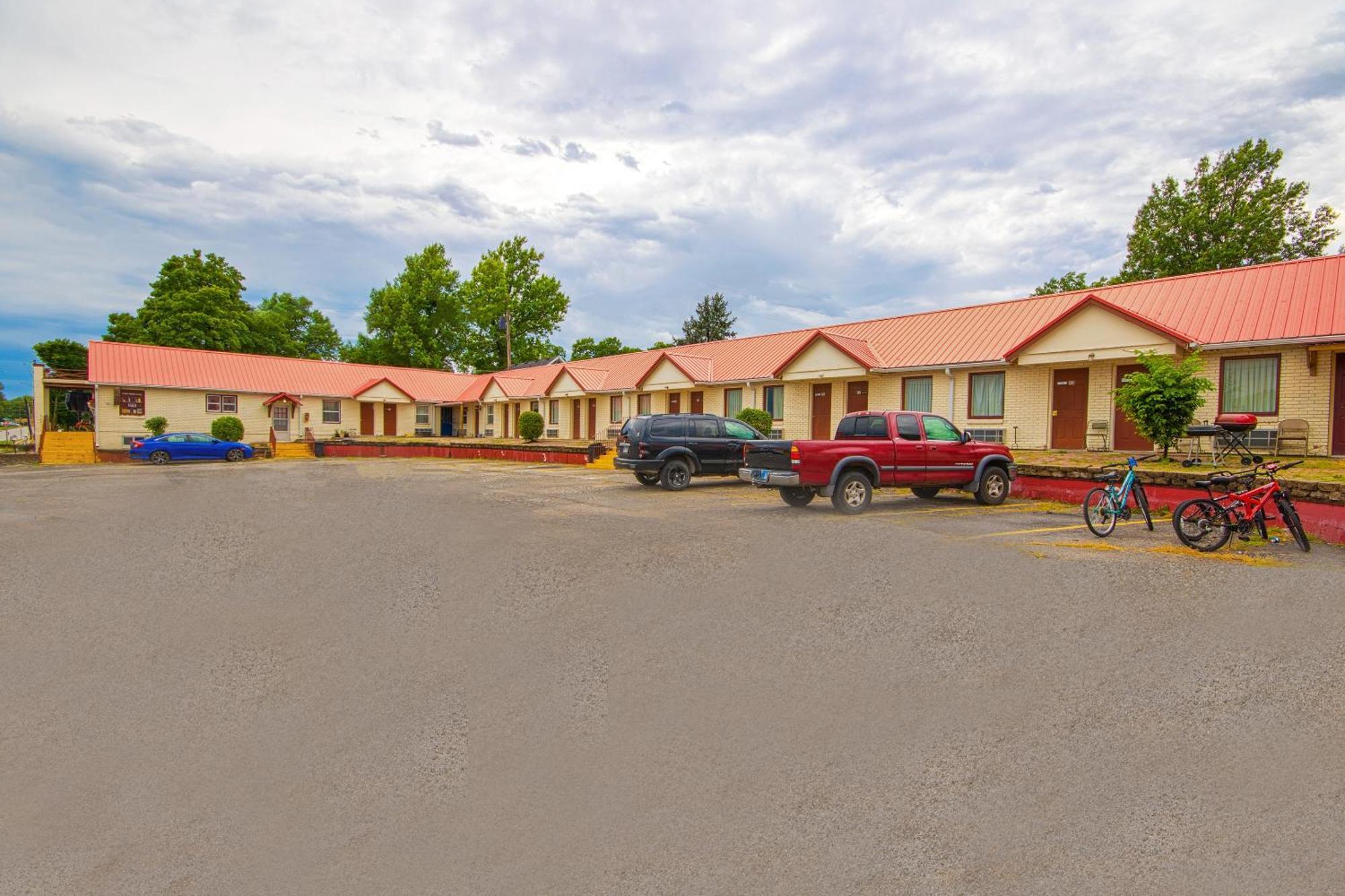 Sunflower Motel Hiawatha By Oyo エクステリア 写真