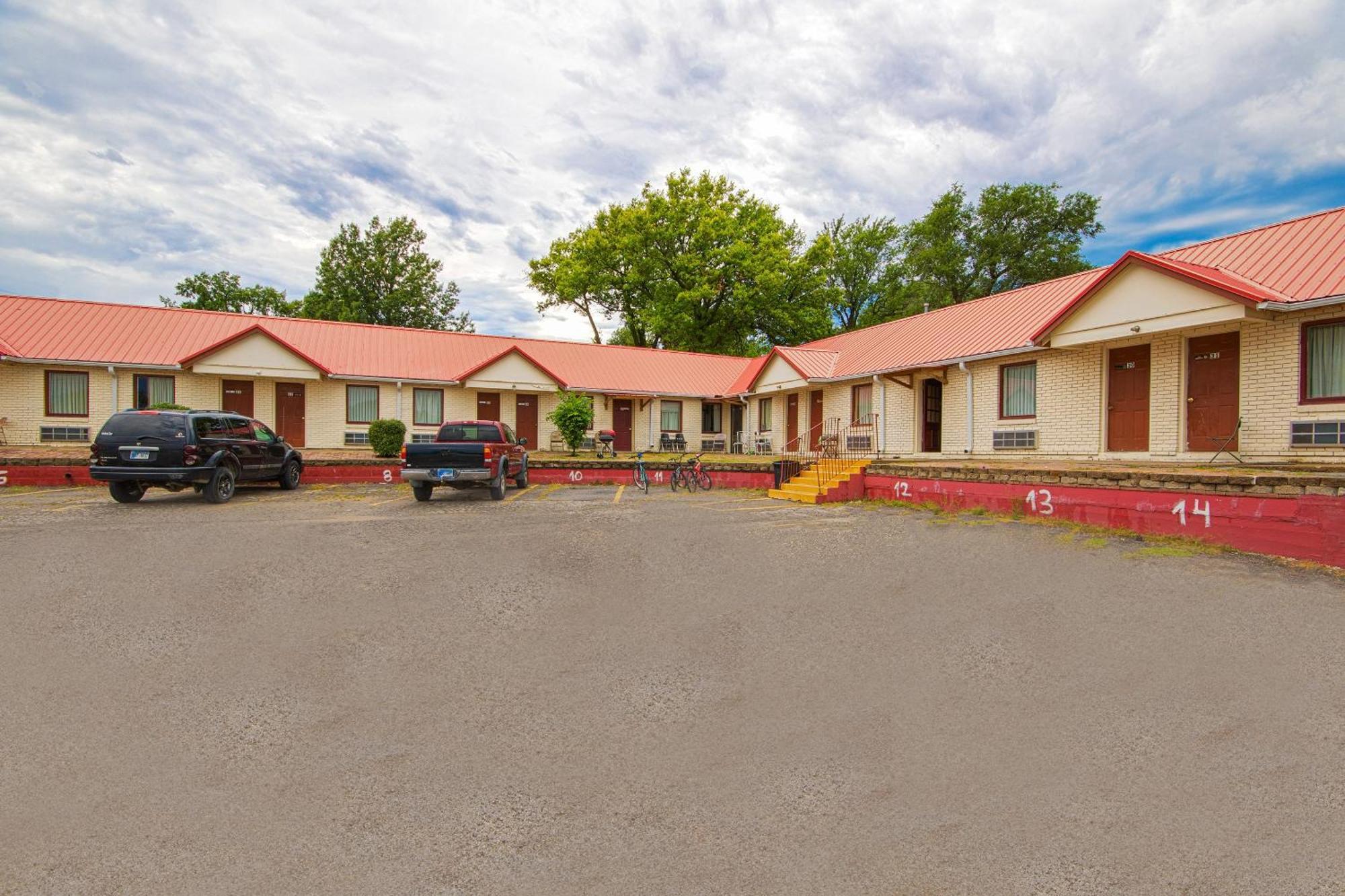 Sunflower Motel Hiawatha By Oyo エクステリア 写真