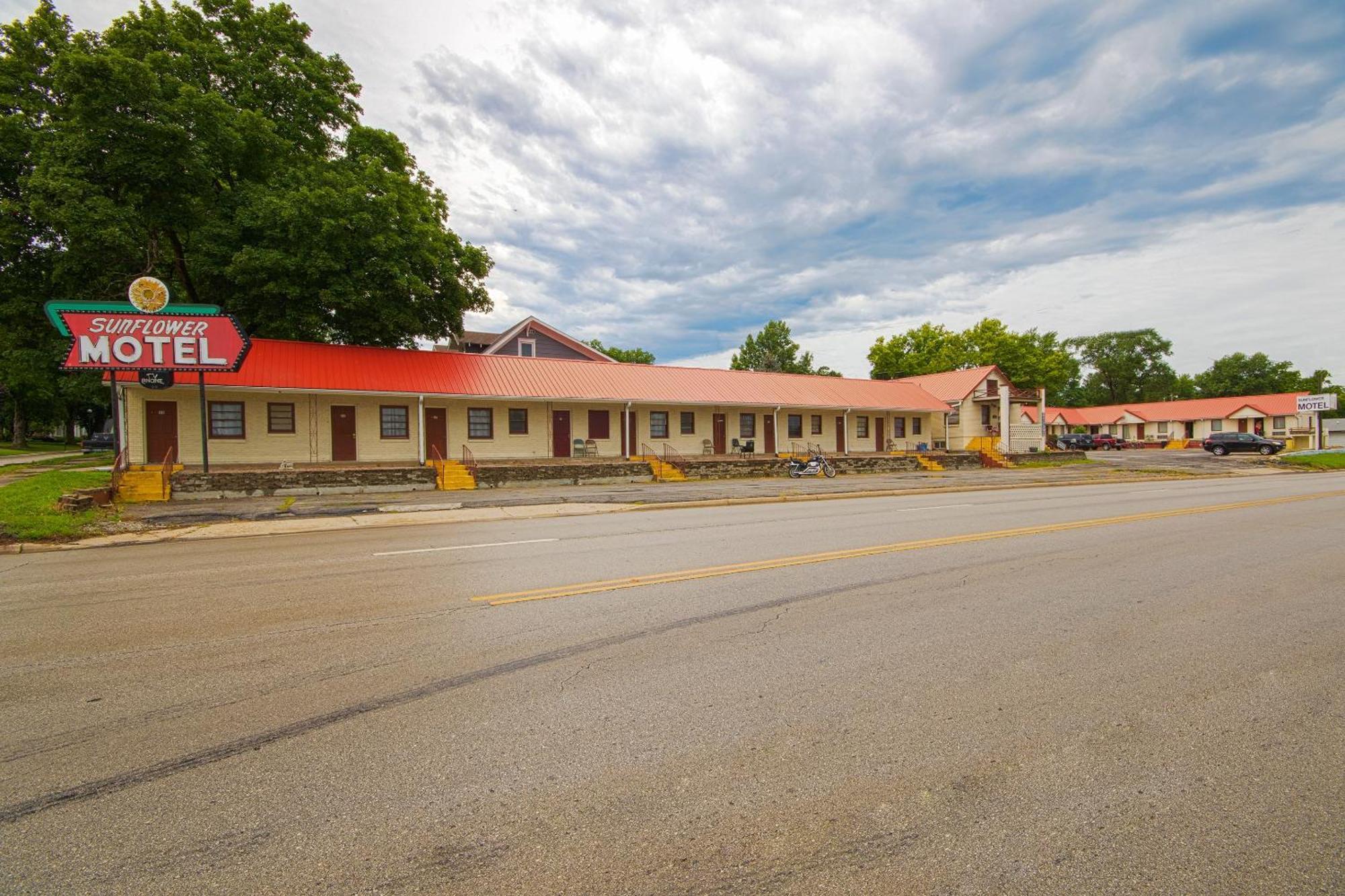 Sunflower Motel Hiawatha By Oyo エクステリア 写真